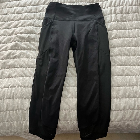 Lululemon Cropped Side Pocket Mesh Leggings Size 4 - Picture 1 of 7